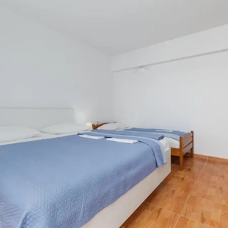 Apartment 2752b